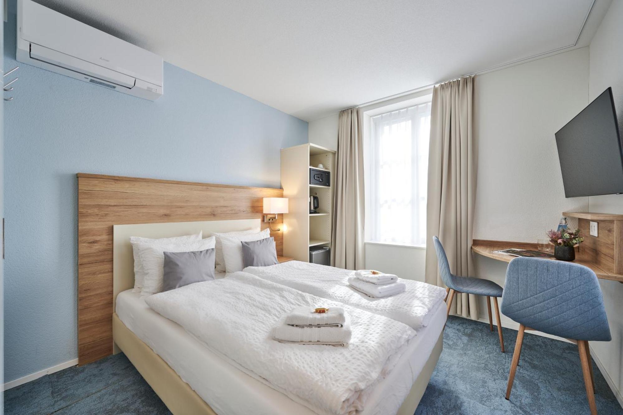 Room 32
